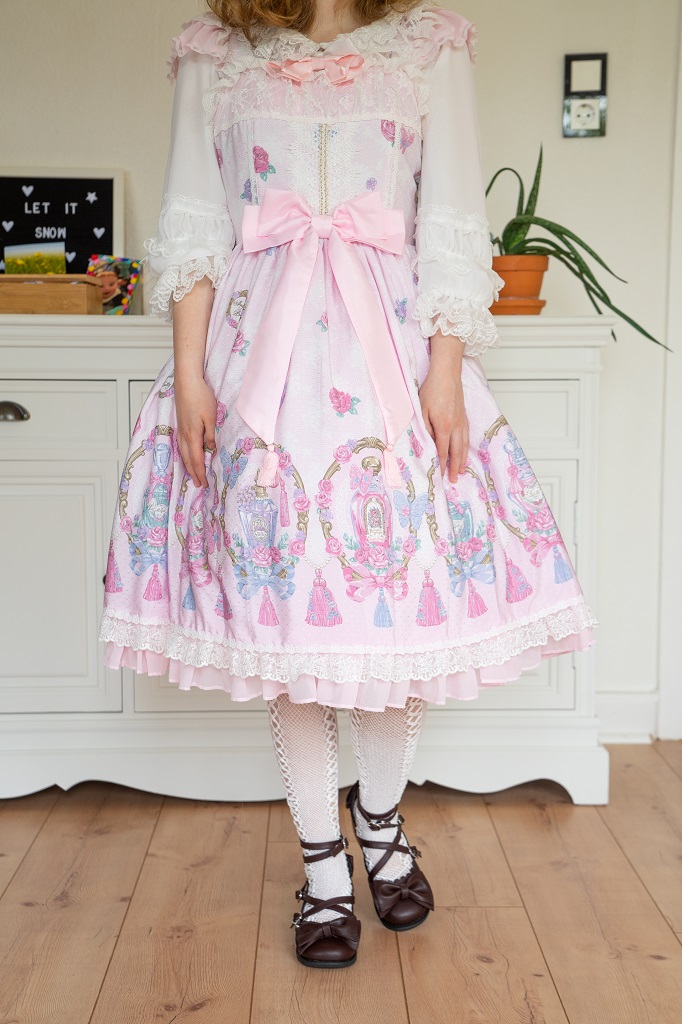 Lolita Mode Angelic Pretty Romantic Perfume Outfit Coord