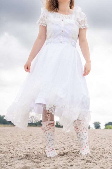 Majoh Lolita Kleid Details Gummistiefel Strand